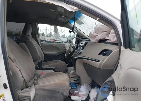 2011 Toyota Sienna Le V6 z USA, uszkodzony, nr VIN 5TDKK3DC4BS145664